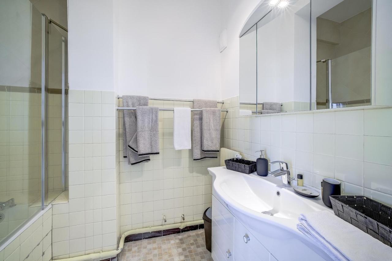 Sublime Two Bedroom With Terrace Apartment *